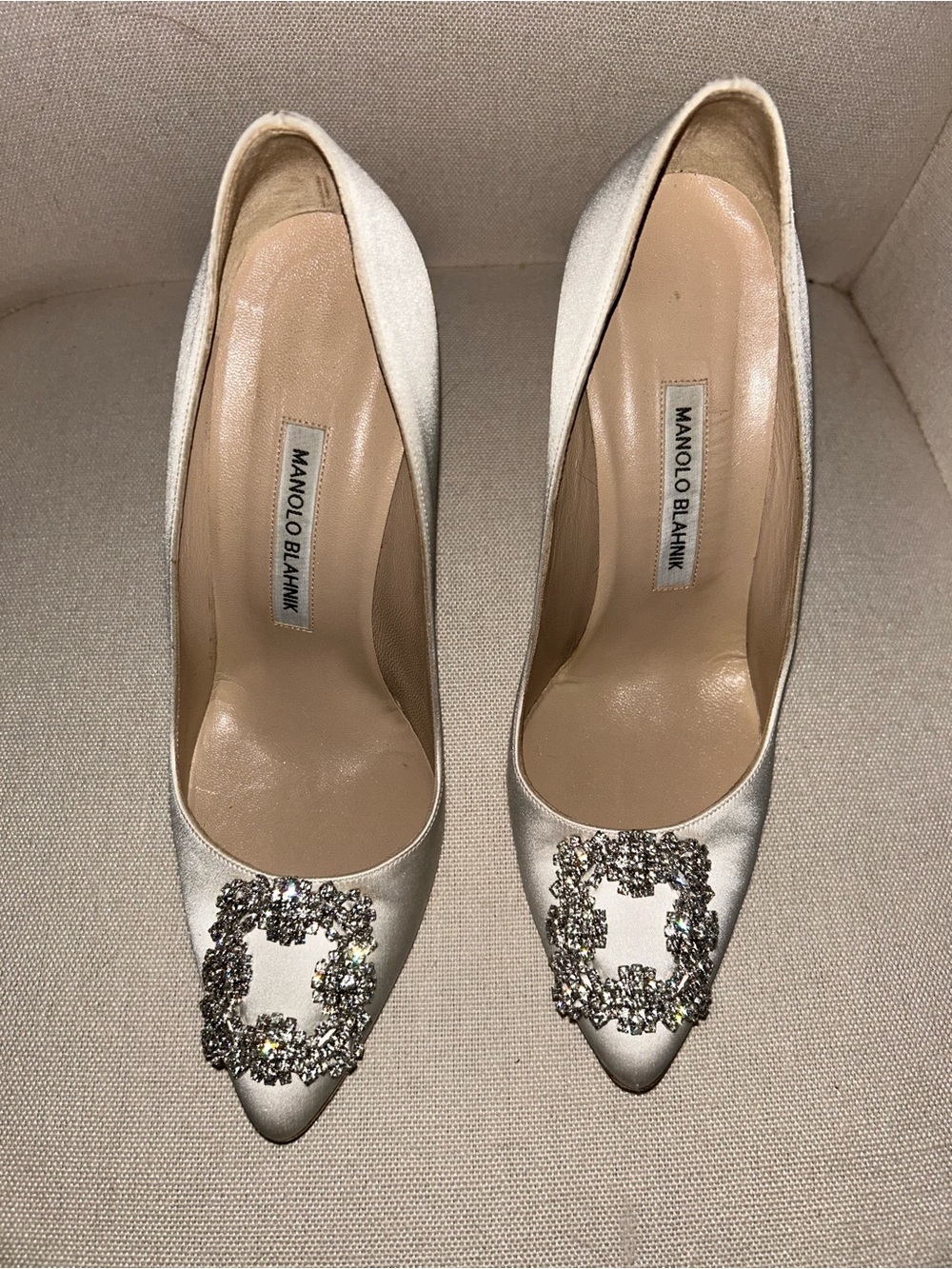 Manolo Blahnik Ivory Satin Pointed Toe Pumps with Crystal Buckle Accent 39.5 - Picture 2 of 11